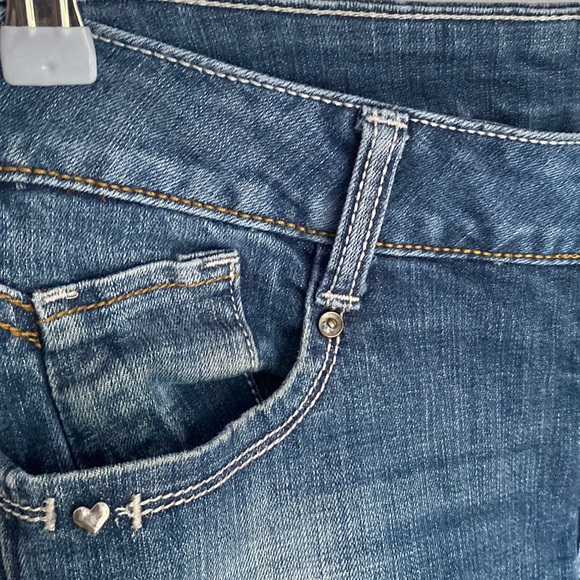 (A54) Denim jeans with studded heart accents on front pockets, Size 30 - Picture 4 of 10